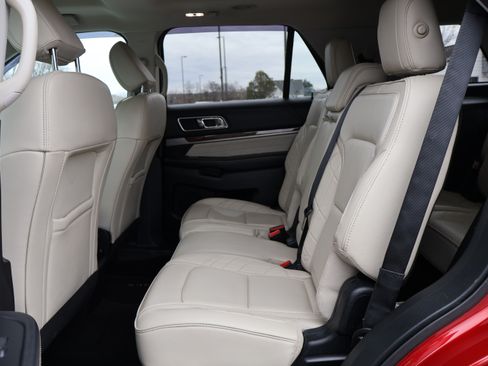 Used 2018 Ford Explorer Platinum image 13