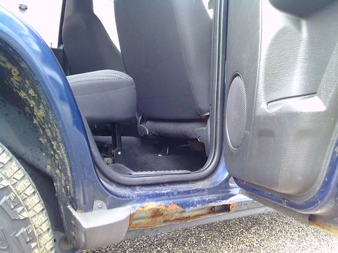 Used 2004 Jeep Liberty Sport image 11