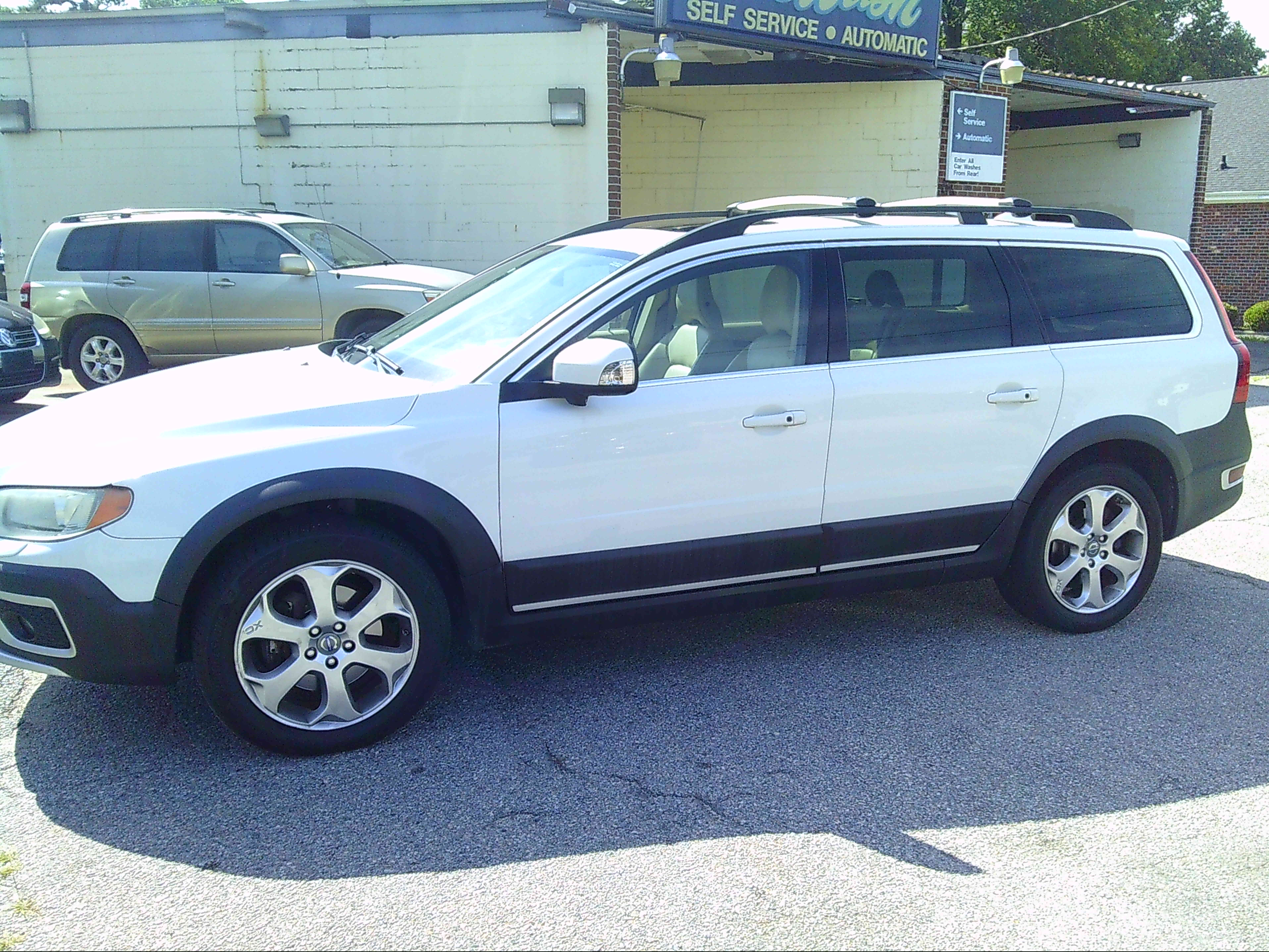 Used 2010 Volvo XC70 T6 AWD image 3