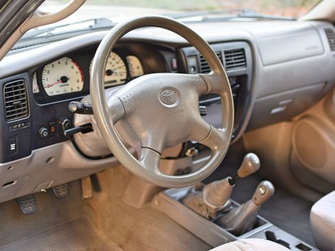 Used 2003 Toyota Tacoma SR5 image 21