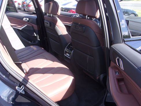 Used 2022 BMW X5 xDrive40i AWD/4WD image 27