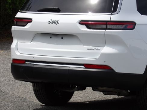 Used 2025 Jeep Grand Cherokee L Limited image 11