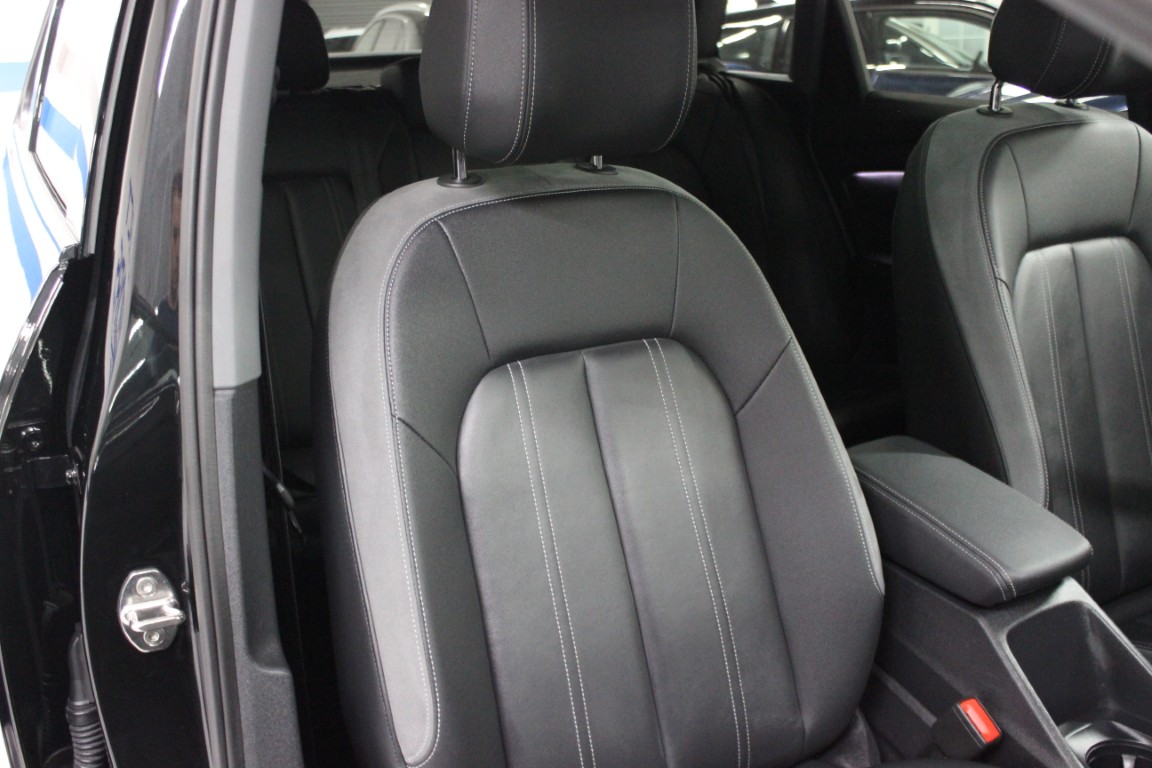 Used 2025 Audi Q4 e-tron Premium RWD image 43