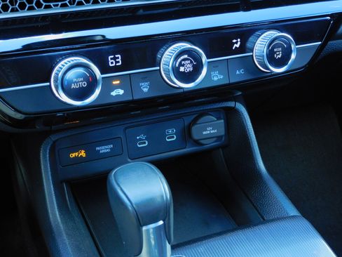 Used 2025 Honda Civic Sport image 3