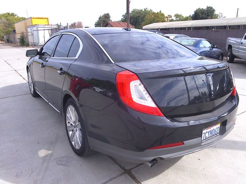 Used 2013 Lincoln MKS image 3
