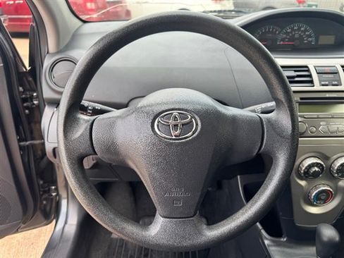 Used 2012 Toyota Yaris image 11