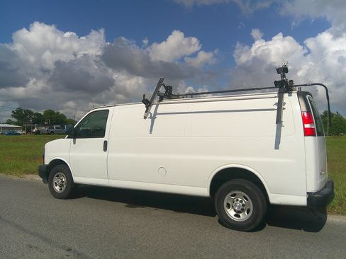 Used 2018 Chevrolet Express 3500 Extended RWD image 11