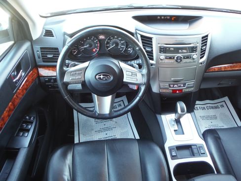Used 2011 Subaru Outback 2.5i Limited image 9
