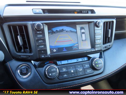 Used 2017 Toyota RAV4 SE image 13