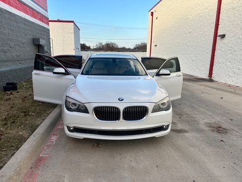 Used 2011 BMW 740Li image 2