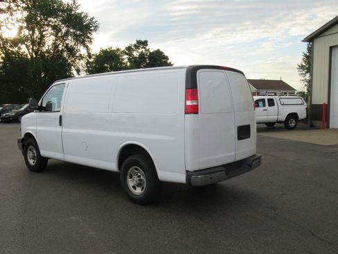 Used 2021 Chevrolet Express 2500 UNAVAIL RWD image 3