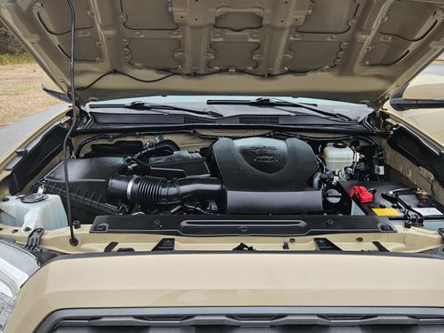 Used 2020 Toyota Tacoma image 17