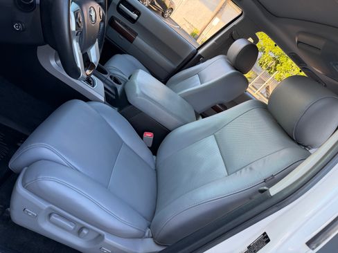 Used 2014 Toyota Sequoia Platinum image 18