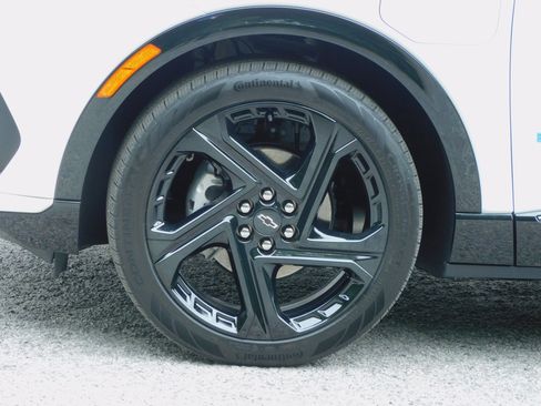 Used 2024 Chevrolet Equinox EV FWD RS w/2RS image 8