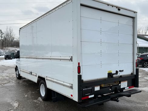 Used 2021 GMC Savana 3500 image 5