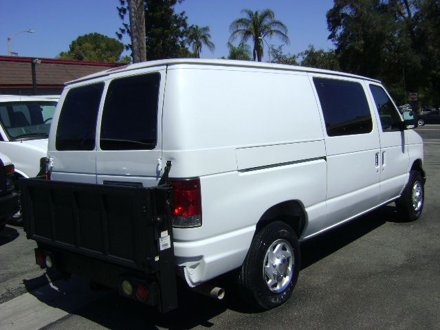 Used 2005 Ford E-250 and Econoline 250 UNAVAIL RWD image 7