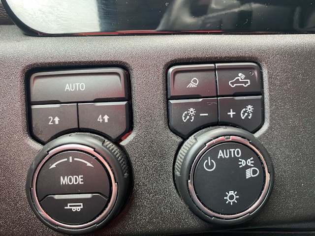 Used 2023 Chevrolet Silverado 1500 4x4 Crew Cab LT image 12
