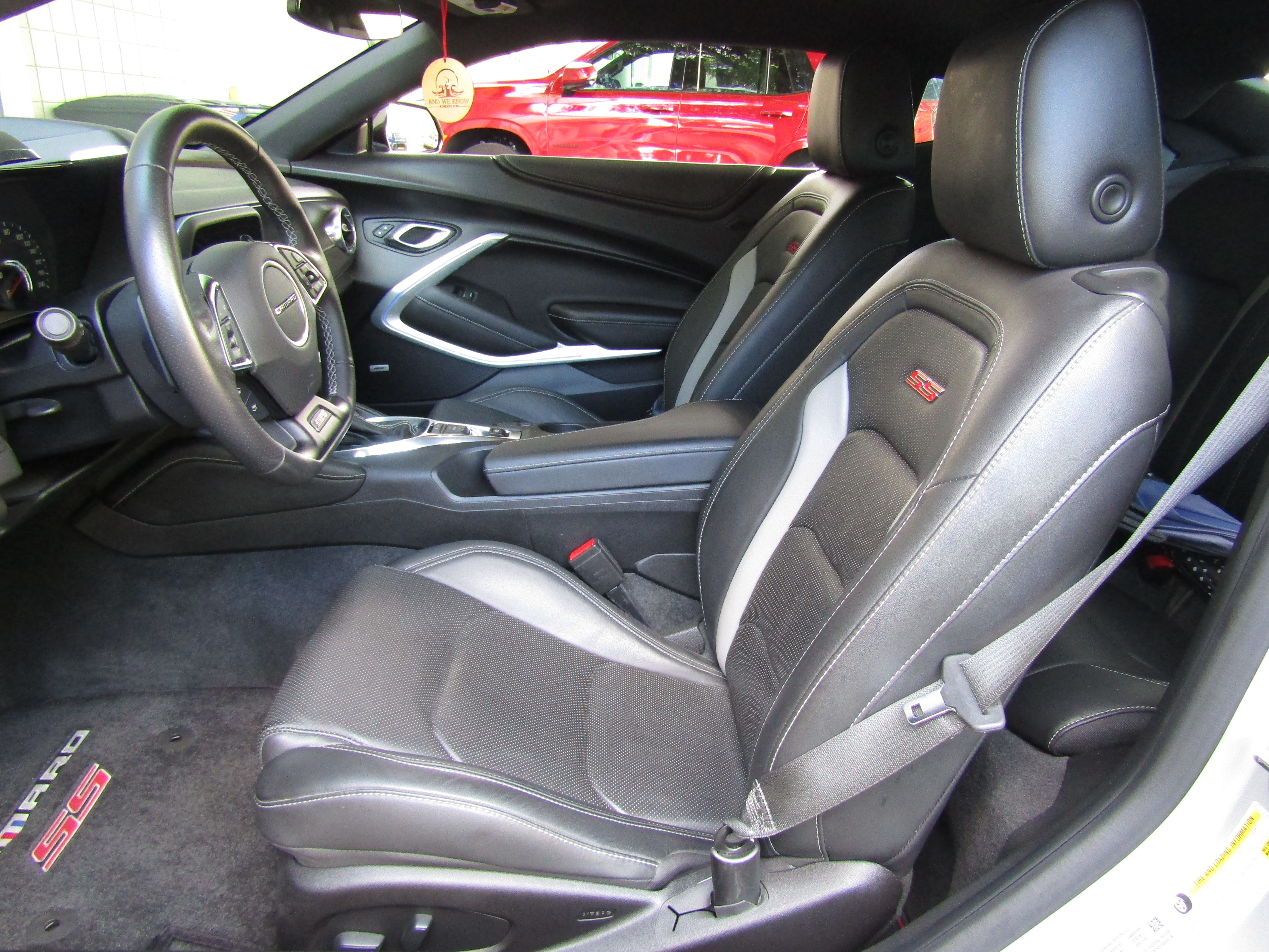 Used 2018 Chevrolet Camaro SS Coupe w/ 2SS RWD image 9