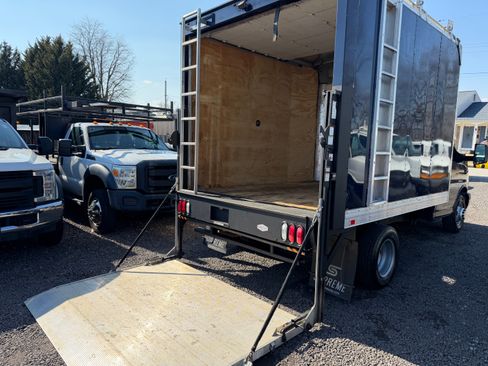 Used 2018 Chevrolet Express 3500 image 8