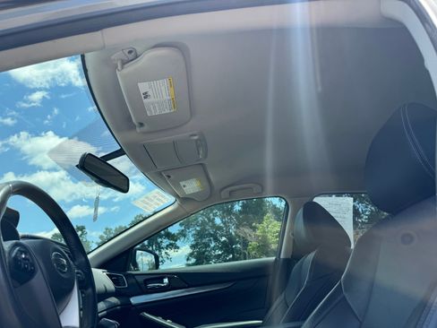 Used 2019 Nissan Maxima SV image 19