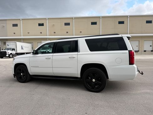 Used 2015 Chevrolet Suburban LS RWD image 30