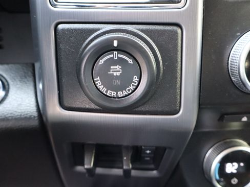 Used 2018 Ford Expedition Platinum image 40