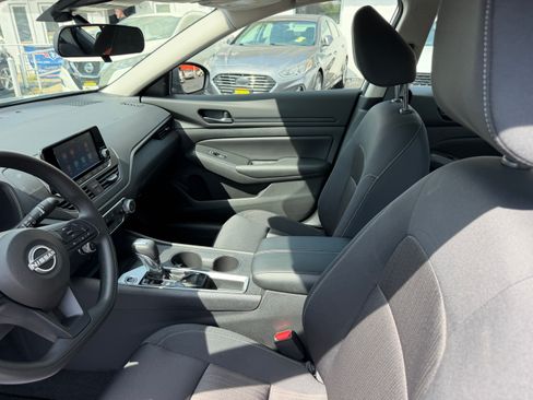 Used 2024 Nissan Altima 2.5 S FWD image 6