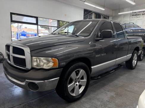 Used 2004 Dodge Ram 1500 Truck 2WD Quad Cab image 2