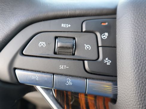 Used 2024 Cadillac Escalade ESV Luxury image 42