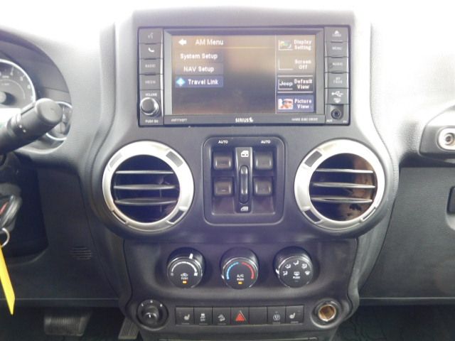 Used 2018 Jeep Wrangler JK 4WD Unlimited Sahara image 13