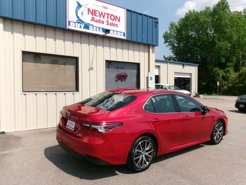 Used 2023 Toyota Camry XLE FWD image 2