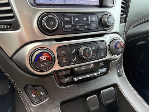 Used 2020 Chevrolet Suburban LT image 14