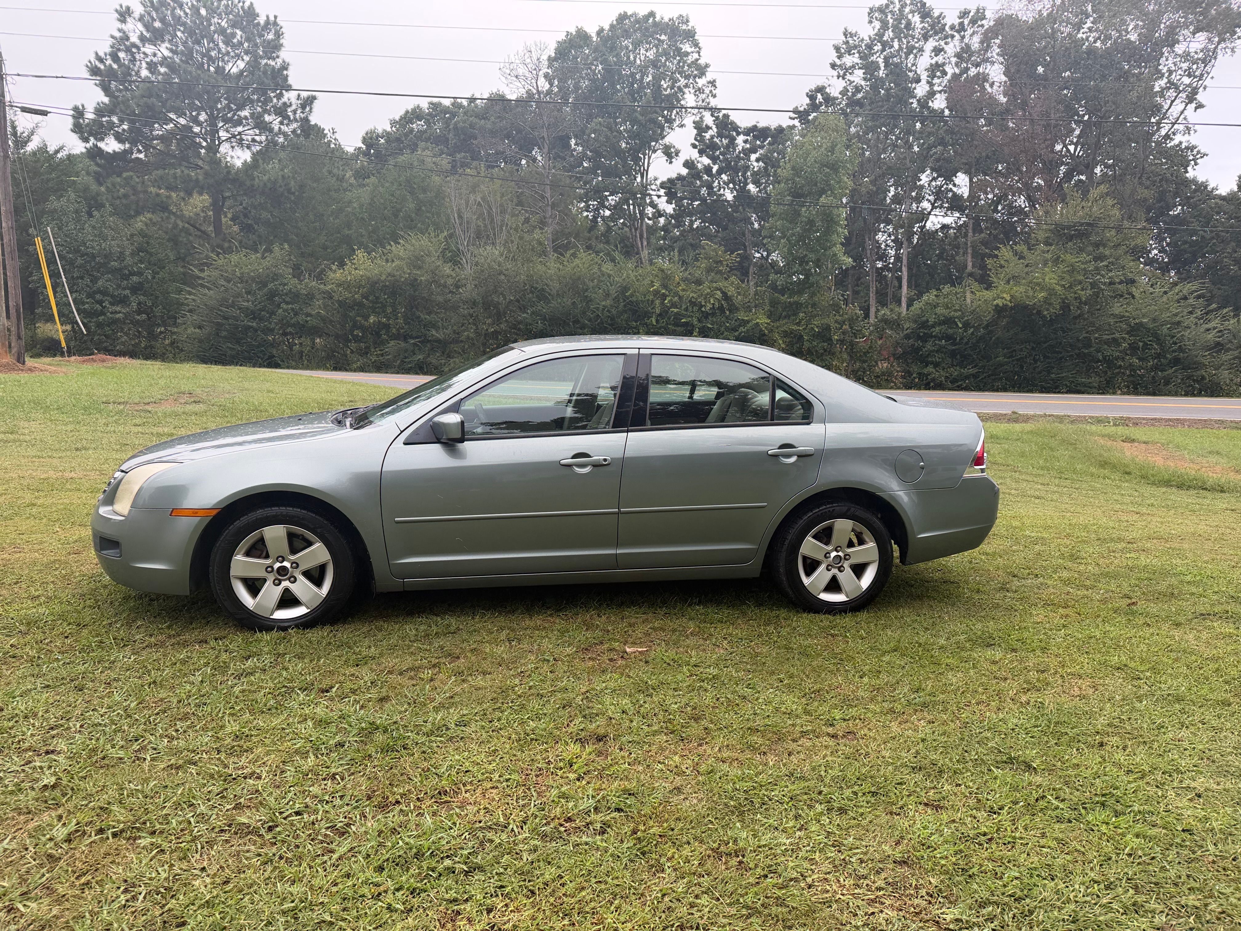 Used 2006 Ford Fusion SE FWD image 1