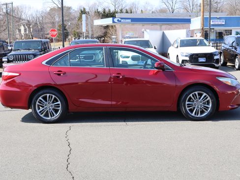 Used 2016 Toyota Camry SE image 9