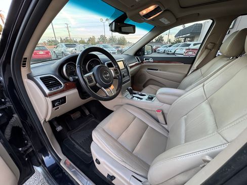 Used 2011 Jeep Grand Cherokee Limited image 16