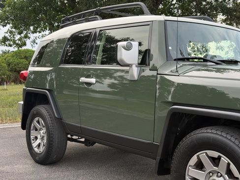 Used 2014 Toyota FJ Cruiser AWD/4WD image 56