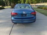 Used 2017 Volkswagen Jetta SE image 4