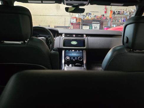 Used 2019 Land Rover Range Rover Sport HSE image 17