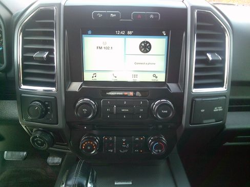 Used 2016 Ford F150 XLT image 16