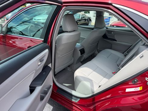 Used 2015 Toyota Camry XLE FWD image 14