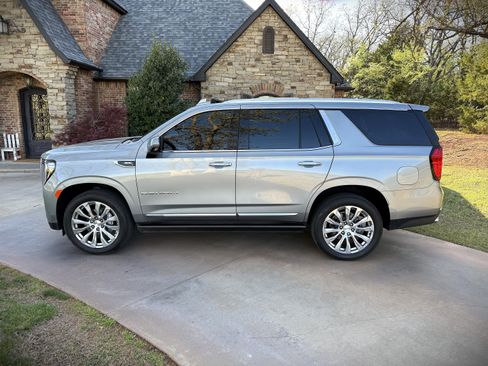 Used 2023 GMC Yukon Denali image 2