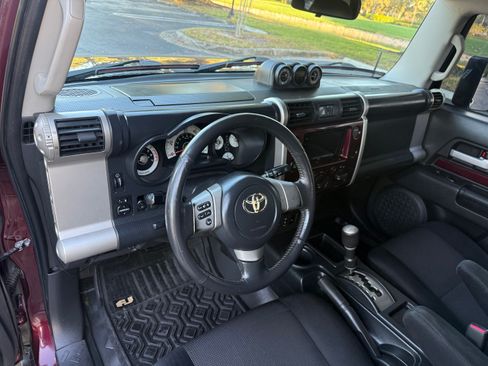 Used 2007 Toyota FJ Cruiser image 10