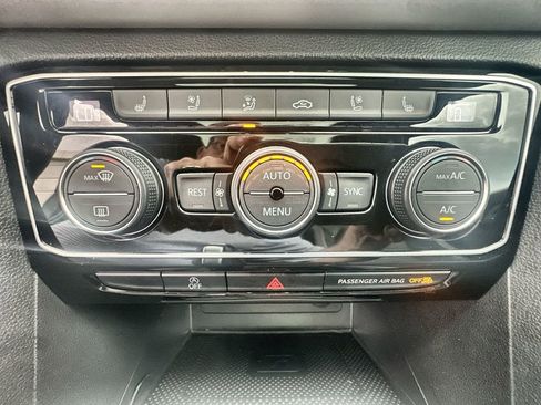 Used 2023 Volkswagen Atlas SEL Premium image 19