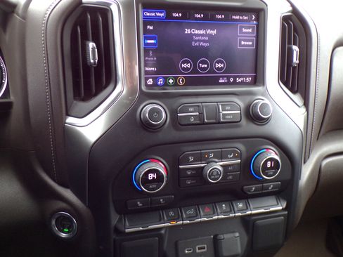 Used 2022 Chevrolet Silverado 1500 LT image 10