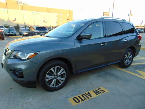 Used 2020 Nissan Pathfinder S image 4