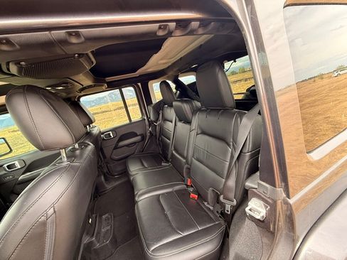 Used 2018 Jeep Wrangler 4WD Unlimited Sahara image 11