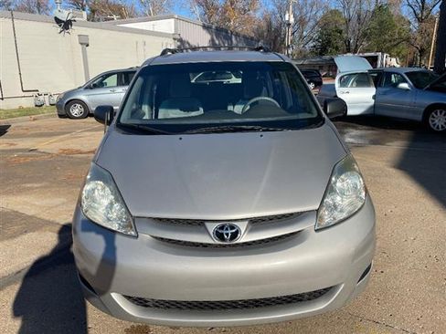 Used 2010 Toyota Sienna CE image 8