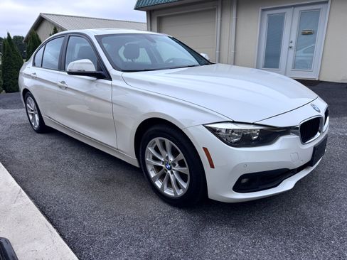 Used 2017 BMW 320i Sedan RWD image 4