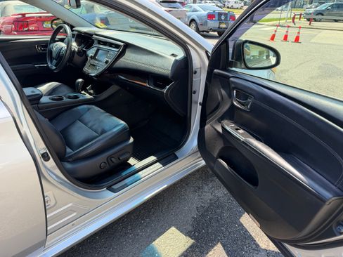 Used 2013 Toyota Avalon Limited FWD image 18
