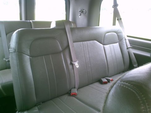 Used 2019 Chevrolet Express 3500 LS Extended Passenger RWD image 5
